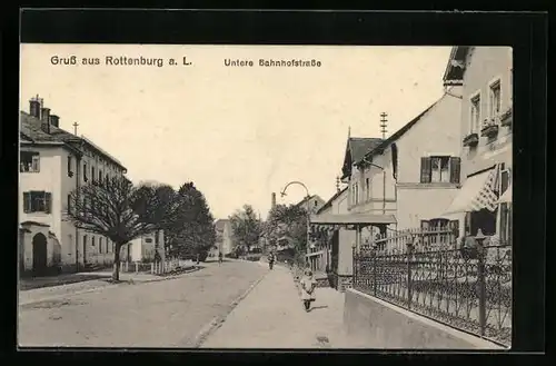 AK Rottenburg a. L., Untere Bahnhofstrasse mit Passanten
