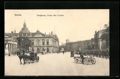AK Berlin, Zeughaus, Unter den Linden mit Kutsche und Soldaten