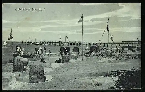 AK Niendorf, Seebrücke und Strandkörbe im Ostseebad