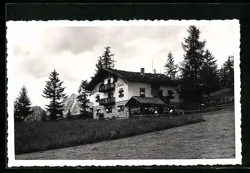 AK Hafling, Die Gastwirtschaft Leadner Alm-Haus mit Aussenplätzen