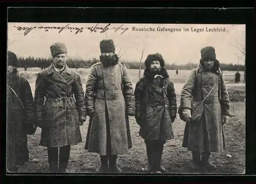 AK Lager Lechfeld, Russische Kriegsgefangene mit Fellmützen