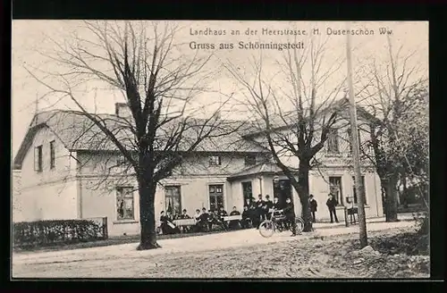 AK Schönningstedt, Landhaus an der Heerstrasse und Mann mit Fahrrad