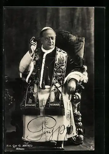 AK Portrait von Papst Pius XI. mit segnender Hand