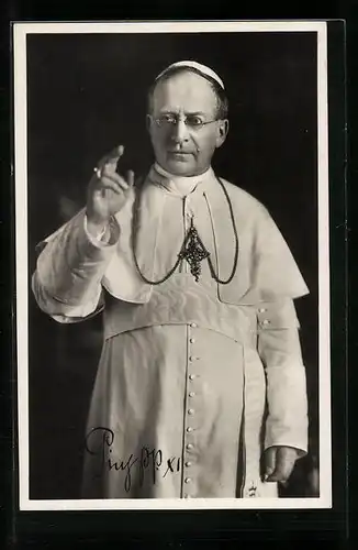 AK Papst Pius XI. hebt grüssend die Hand