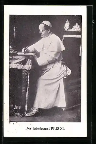 AK Papst Pius XI.schreibend an einem Tisch sitzend