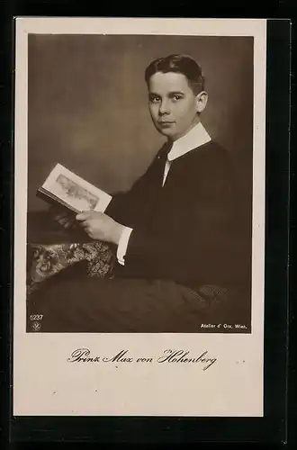 AK Prinz Max von Hohenberg mit einem Buch in der Hand