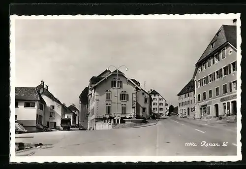 AK Renan, Strassenpartie mit Geschäft und Brunnen