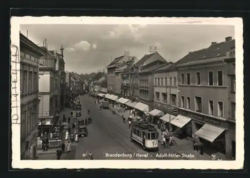 AK Brandenburg / Havel, Hauptstrasse mit Geschäften und Strassenbahn