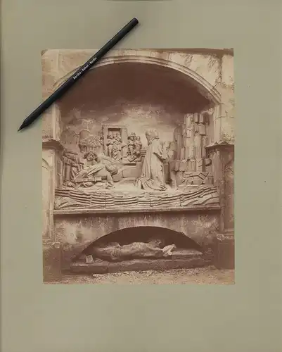 Fotografie W. Lange, Speyer, Ansicht Speyer, Mausoleum auf dem Friedhof, Statue / Plastik Nachstellung einer Bibelszene