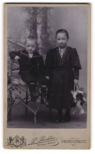Fotografie Paul Richter, Oberoderwitz, Kleiner Junge mit Mädchen in modischer Kleidung