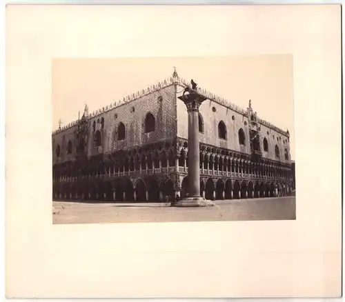 Fotografie unbekannter Fotograf, Ansicht Venedig - Venezia, Dogen-Palast auf dem Piazza San Marco