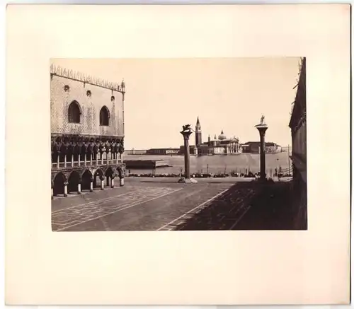Fotografie unbekannter Fotograf, Ansicht Venedig - Venezia, Markusplatz mit Dogenpalast & Insel San Giorgio Maggiore