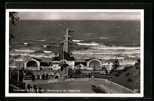 AK Sellin a. Rügen, Ostseebad, Brandung an der Seebrücke