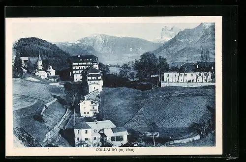 AK Collalbo, Ortsansicht mit Bergpanorama aus der Vogelschau