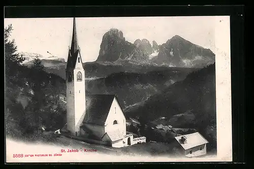 AK St. Jakob, Kirche gegen das Gebirge