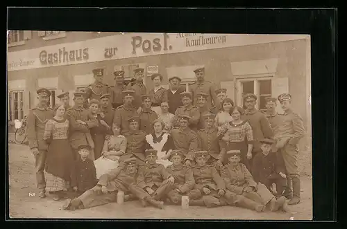 Foto-AK Kloster Lechfeld, Gasthaus zur Post mit Soldatengruppe