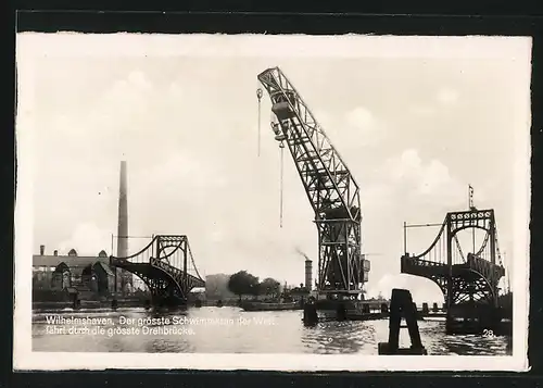 AK Wilhelmshaven, grösster Schwimmkran der Welt fährt durch die Drehbrücke