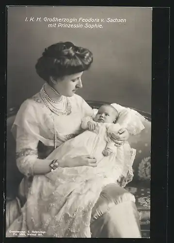 AK Grossherzogin Feodora von Sachsen mit Prinzessin Sophie im Arm