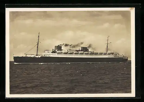 AK Passagierschiff Bremen auf See