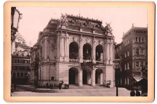 Fotografie unbekannter Fotograf, Ansicht Karlsbad, Blick auf das Stadttheater