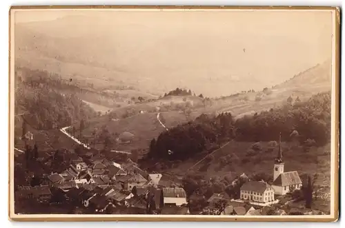 Fotografie unbekannter Fotograf, Ansicht Langenbruck, Teilansicht des Ortes mit Kirche