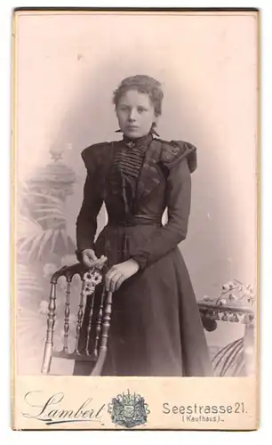 Fotografie Lambert, Dresden, Seestr. 21, Junge Dame im Kleid