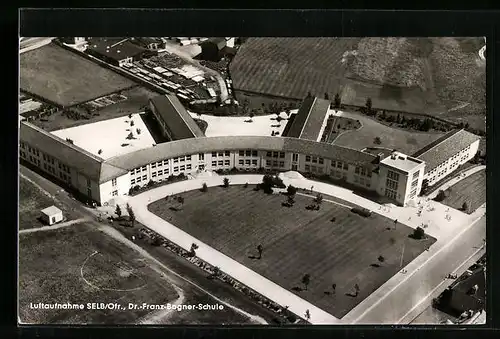 AK Selb /Ofr., Dr.-Franz-Bogner-Schule, Luftaufnahme