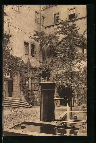 AK Rochlitz i. Sa., Schloss Rochlitz, Schlosshof mit Brunnen