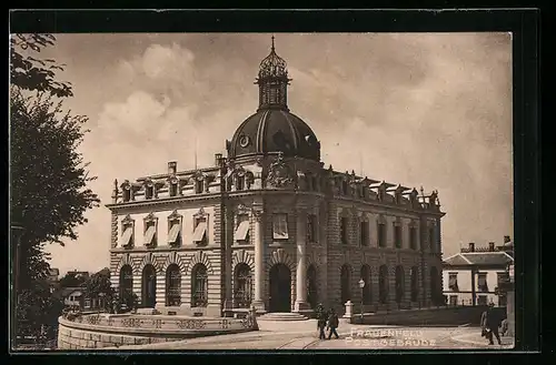 AK Frauenfeld, Postgebäude mit Soldaten auf dem Vorplatz