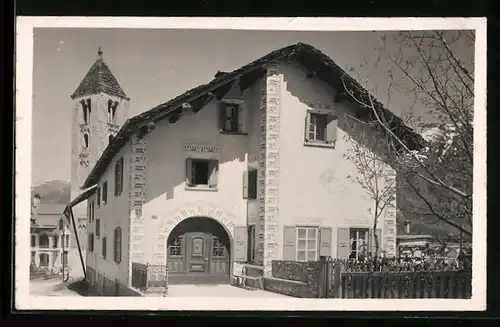 AK Cresta-Celerina, Haus mit Rundbogen-Eingang und Turm