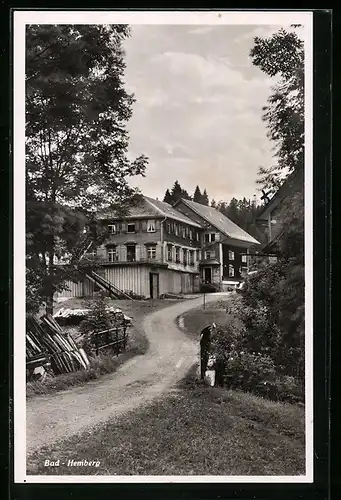 AK Bad Hemberg, Strassenpartie mit Gebäuden