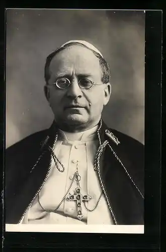 AK Papst Pius XI. mit freundlichem Gesicht
