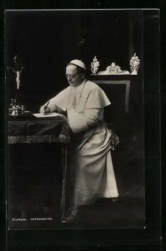 AK Papst Pius XI. beim Schreiben