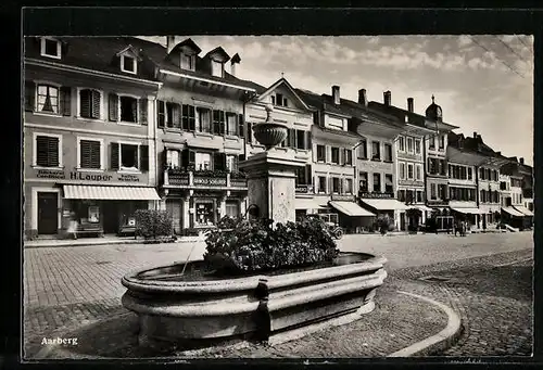 AK Aarberg, Strassenpartie mit Brunnen