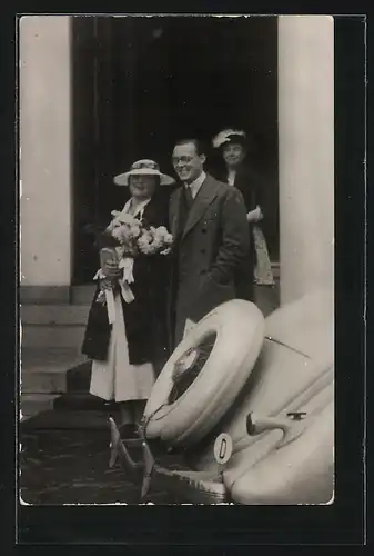 AK Den Haag, Prinses Juliana en Prins Benno bij hun eerste bezoek aan de Residentia voor het Paleis 1936
