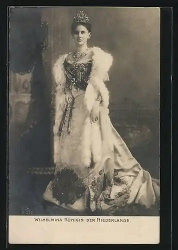 AK Wilhelmina Königin von den Niederlanden mit Krone und Fächer