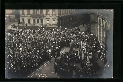 Foto-AK Coburg, Festaufzug am Schlossplatz