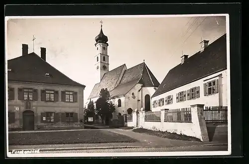 AK München-Forstenried, Ortspartie mit Kirche