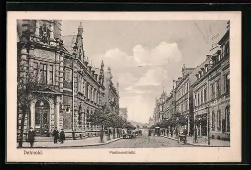 AK Detmold, Paulinenstrasse mit Passanten