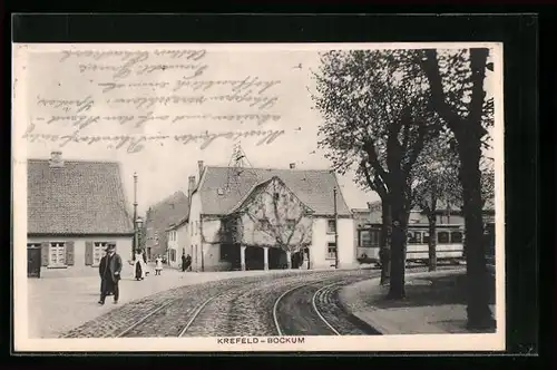 AK Krefeld-Bockum, Strassenpartie mit Strassenbahn und Schaffnern