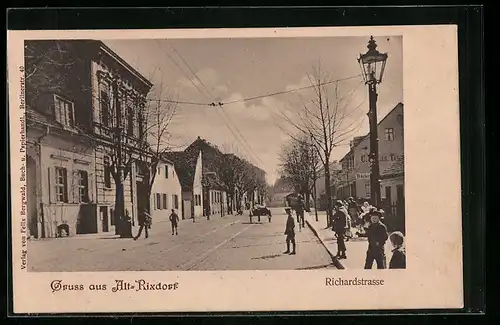 AK Berlin-Rixdorf, Passanten in der Richardstrasse