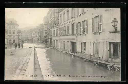 AK Elbeuf, La rue de la Nation, prise du Pont-Suspendu, Hochwasser