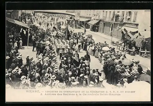 AK Vienne, Arrivée des Sociétes à la Cathedrale Saint-Maurice, Turnfest