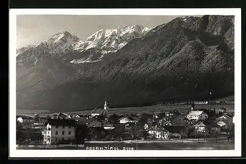 AK Absam, Ortsansicht mit Bergmassiv