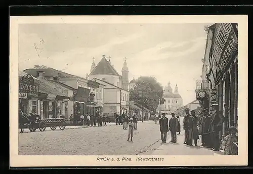 AK Pinsk a. d. Pina, Kiewerstrasse mit Geschäften und Passanten