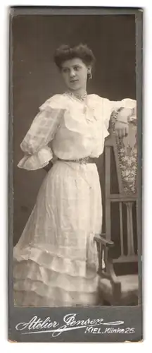 Fotografie Atelier Jensen, Kiel, Klinke 25, Junge Dame im weissen Kleid