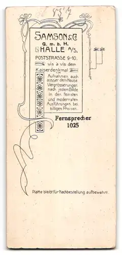 Fotografie Samson & Co. G. m. b. H., Halle a. S., Poststr. 9-10, Kleines Mädchen im weissen Kleid