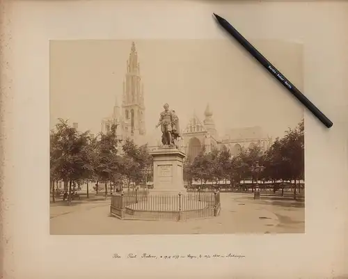Fotografie N.D. Phot Neurdein Freres, Paris, Ansicht Anvers - Antwerpen, La Statue de Peter Paul Rubens et la Cathedrale