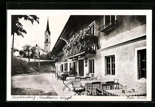 AK Irschenberg, Gasthaus Niggl, Blick zur Kirche