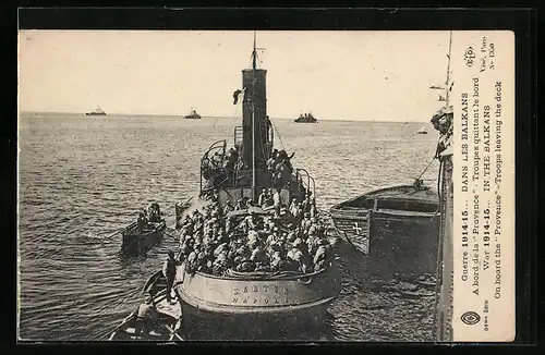 AK Guerre 1914-15 Dans les Balkans, a bord de la Provence-Troupes quittant le bord